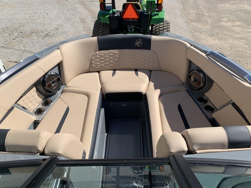2022 MasterCraft X24