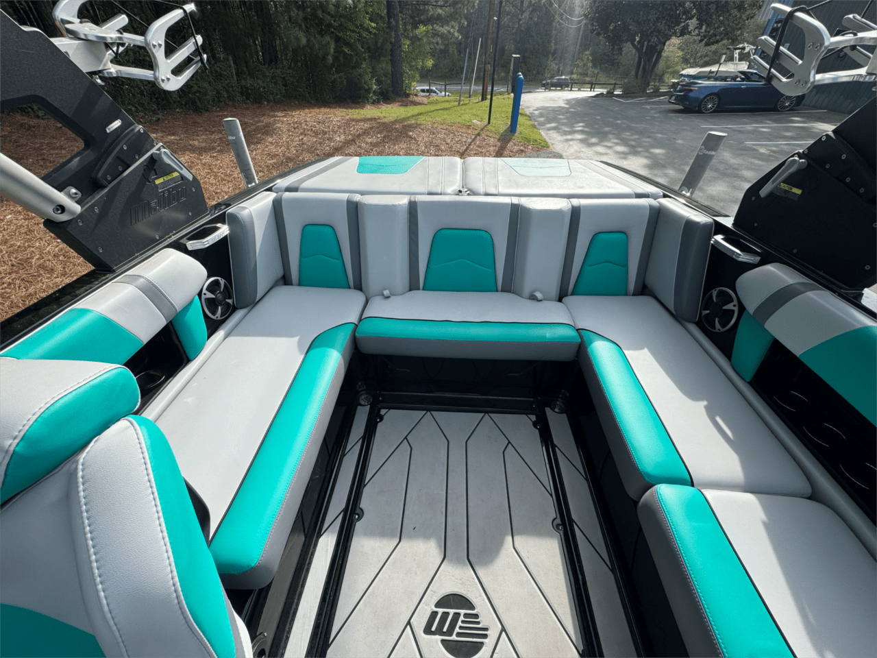 2020 Malibu 21MLX Icon