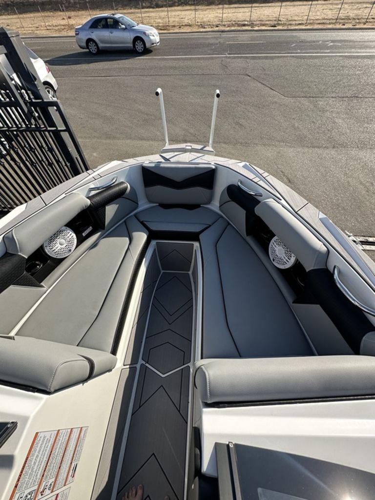 2024 supreme boats S240