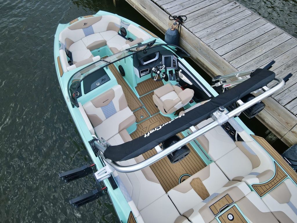 2023 MasterCraft XT22