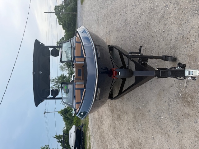 2025 Malibu 23 LSV