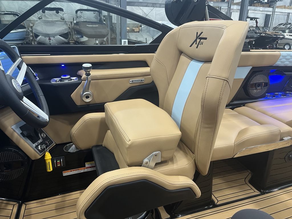 2025 MasterCraft XT24