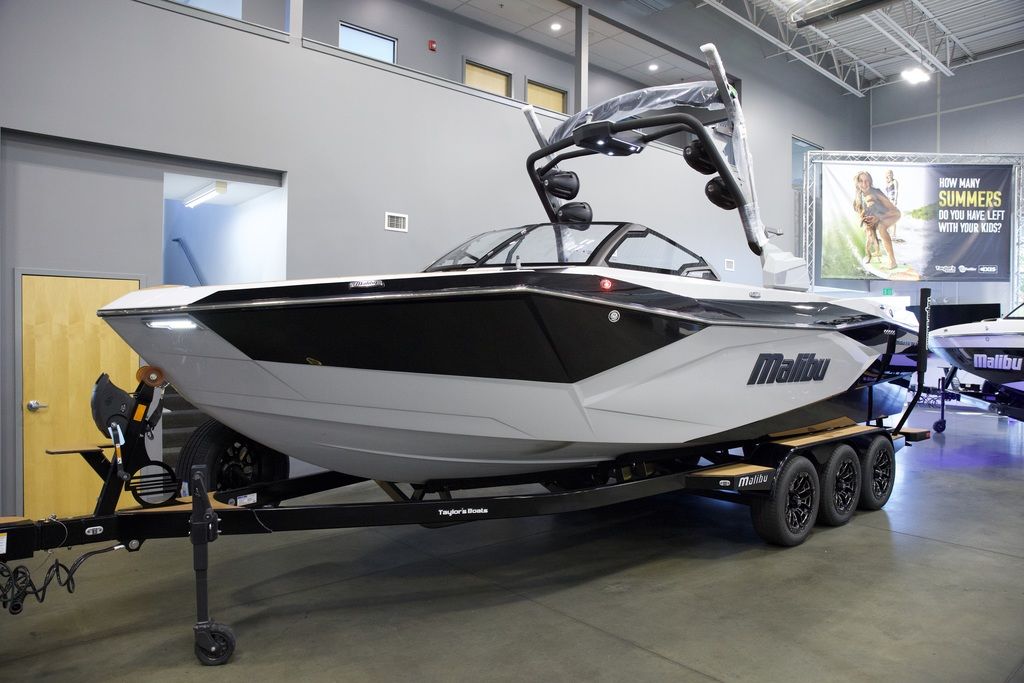 2025 Malibu Boats 26 LSV