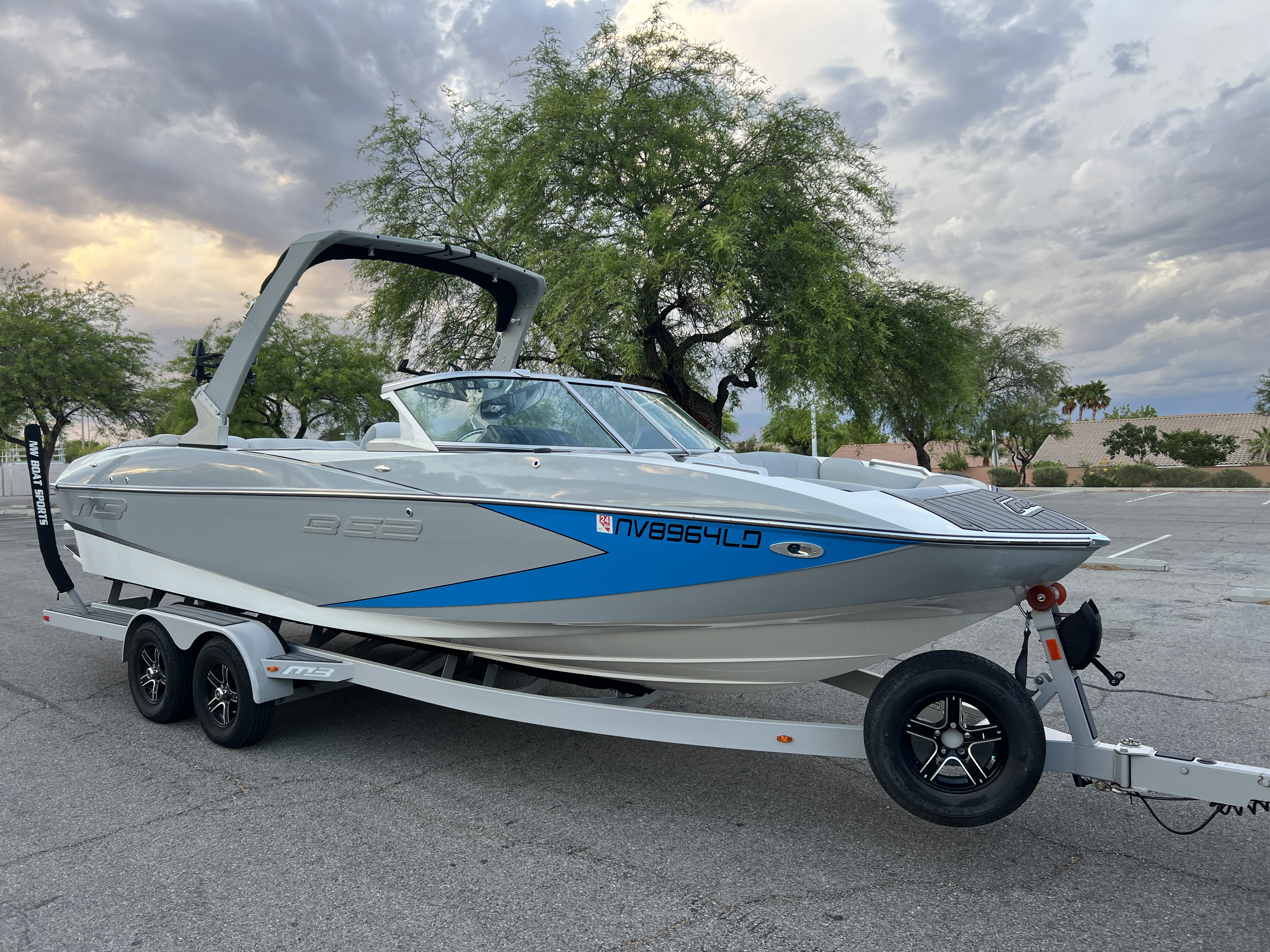 2019 MB B52 23'