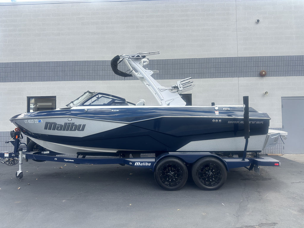 2023 Malibu Boats 22 LSV
