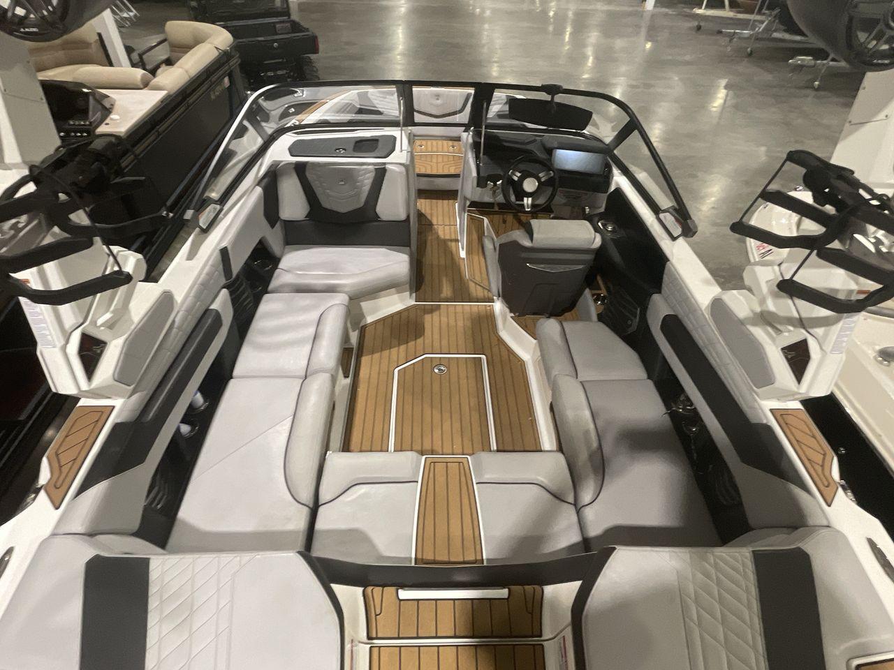 2023 Nautique G21