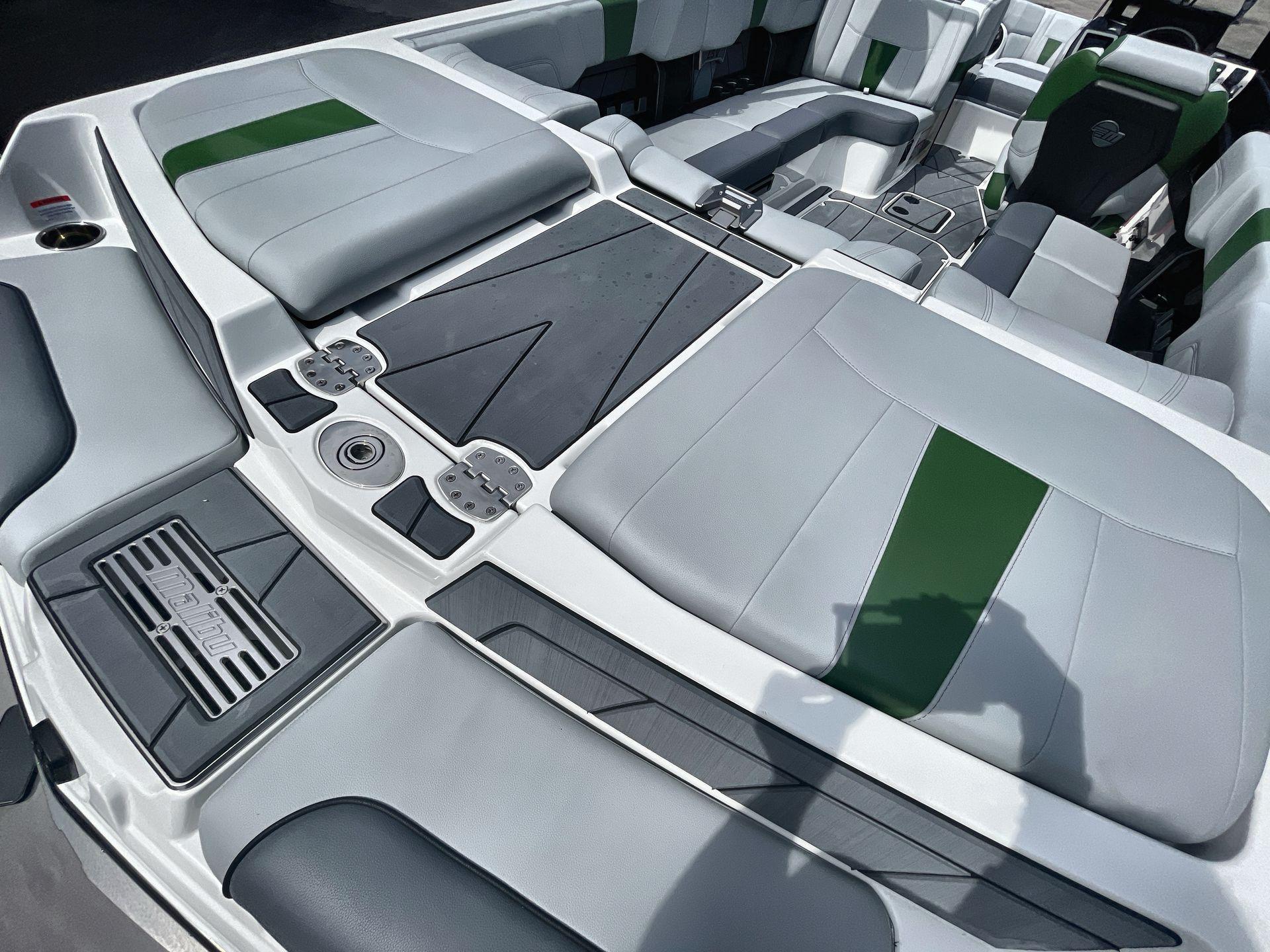 2023 Malibu 23 LSV