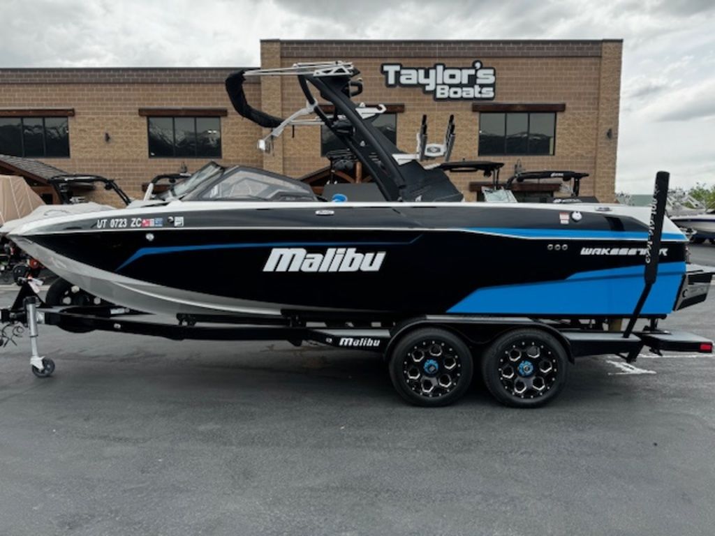 2021 Malibu Boats 23 LSV Icon