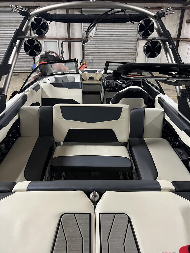 2018 Malibu 23LSV Icon