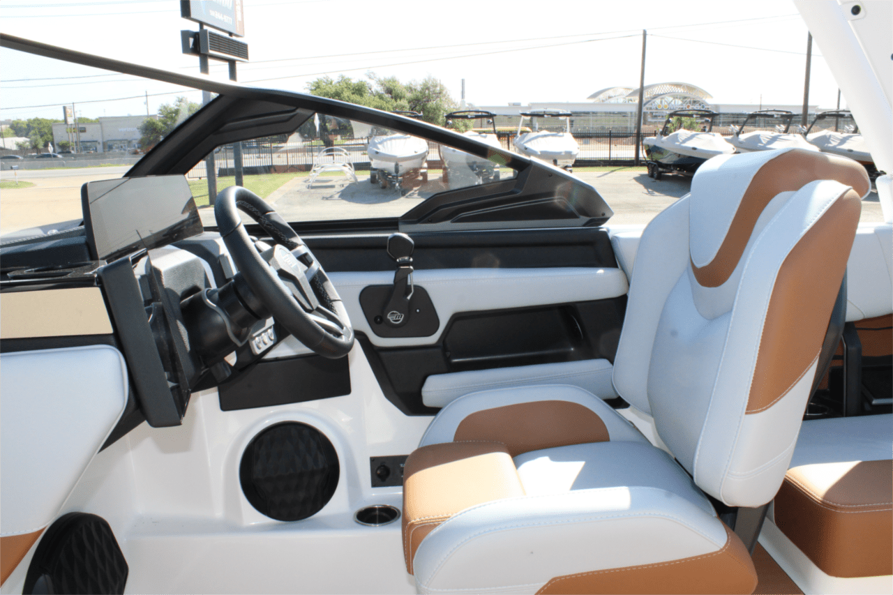 2025 Malibu 22 LSV
