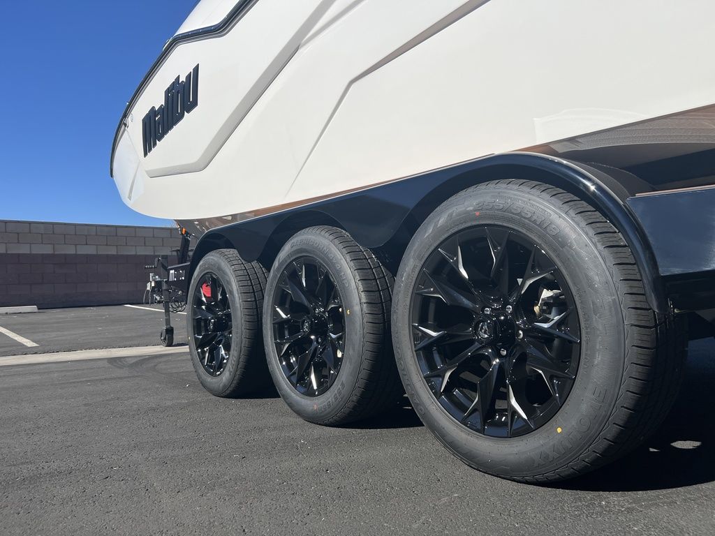 2025 Malibu Boats M230