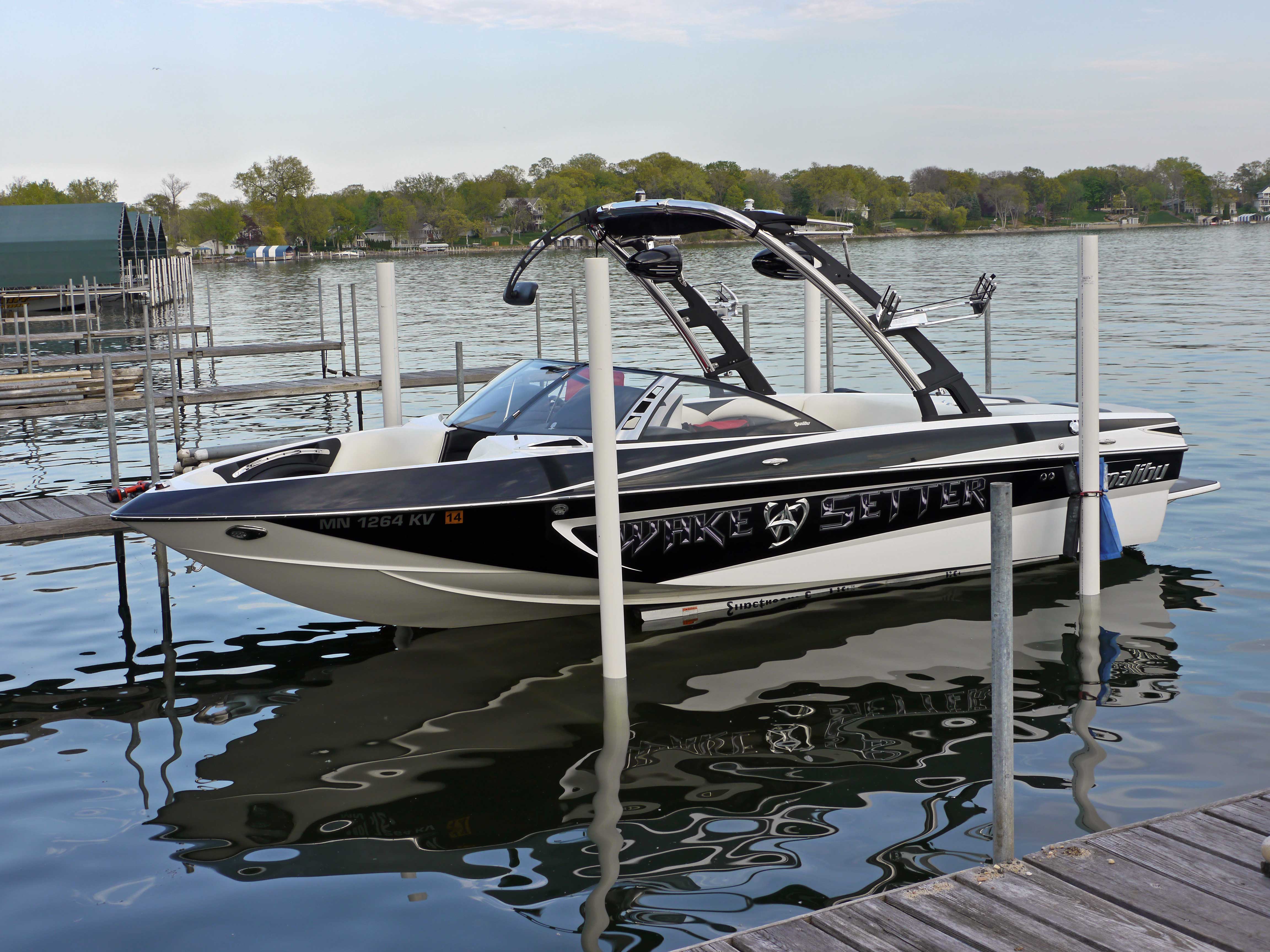 2013 Wakesetter VLX with Sunstream Lift – Loaded; (New Engine in 2022) Icon