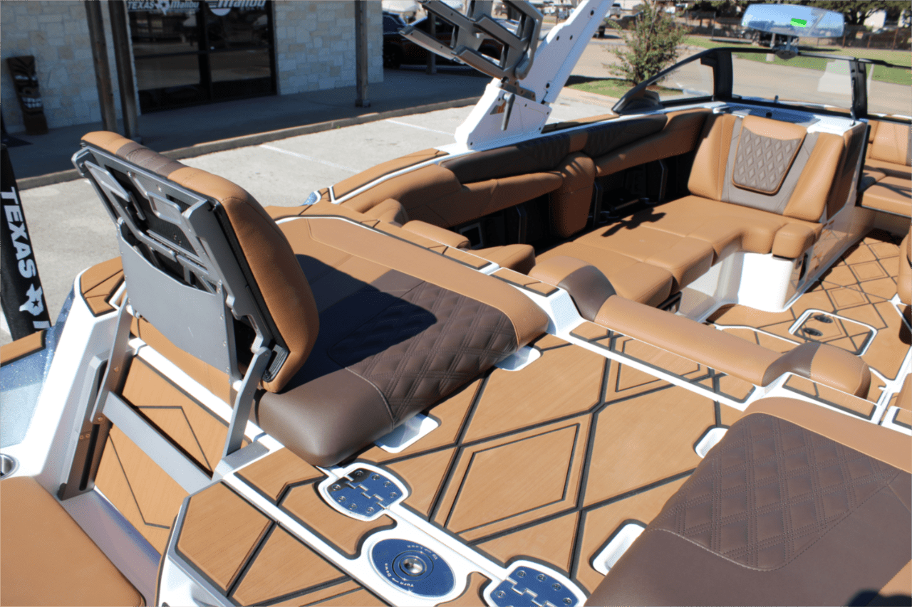 2025 Malibu M230