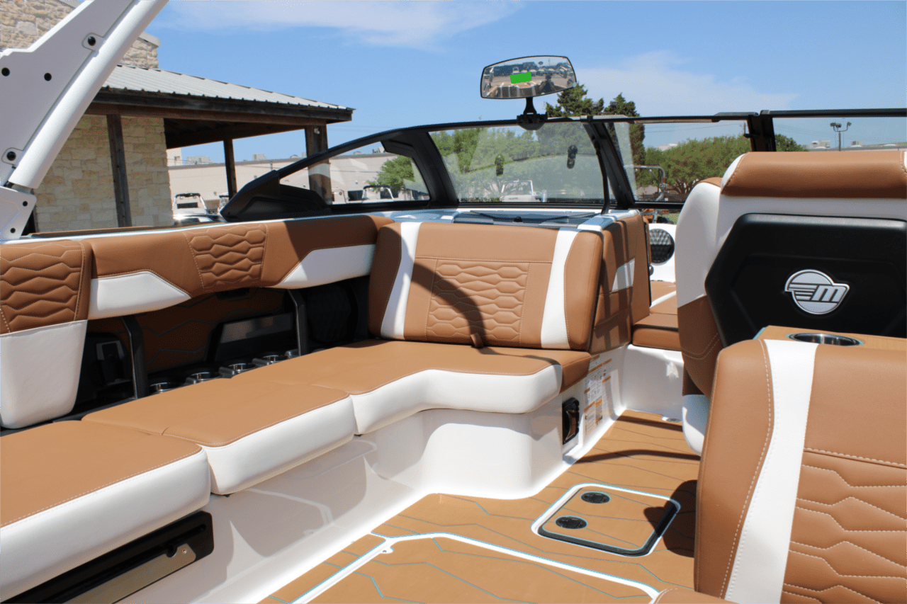 2025 Malibu 24 MXZ Icon