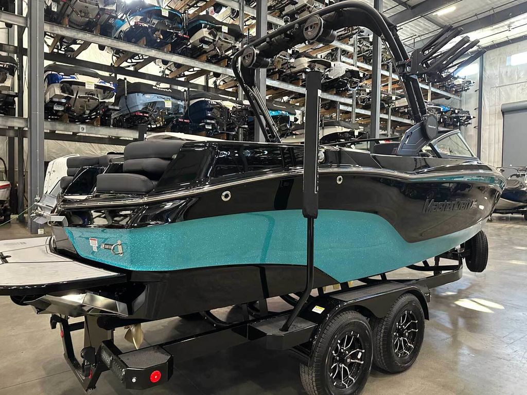 2025 MasterCraft XT22