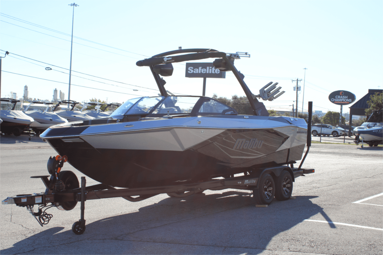 2025 Malibu 23 LSV