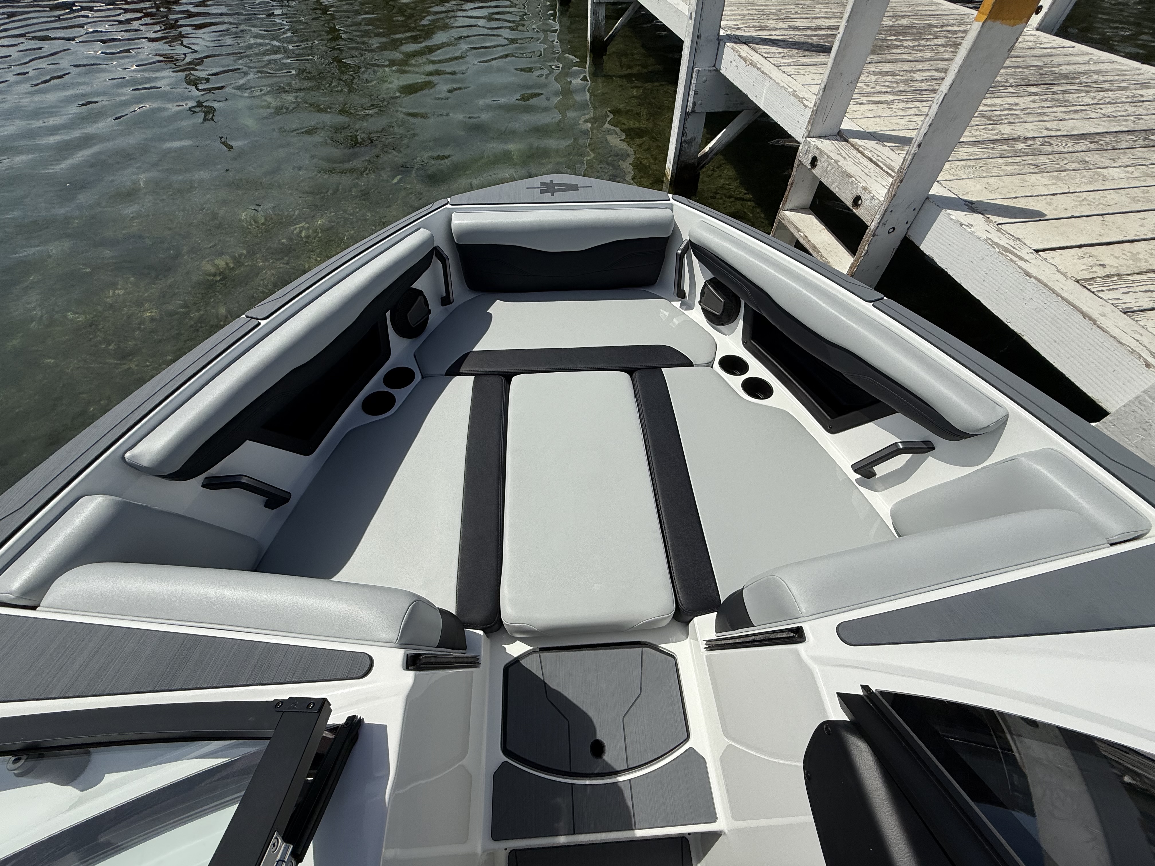 2025 Axis T220