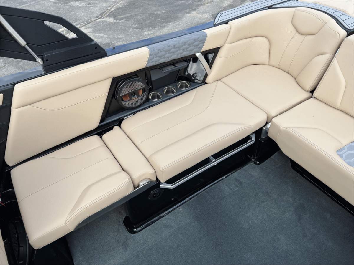 2023 MasterCraft XT-24 | 209097
