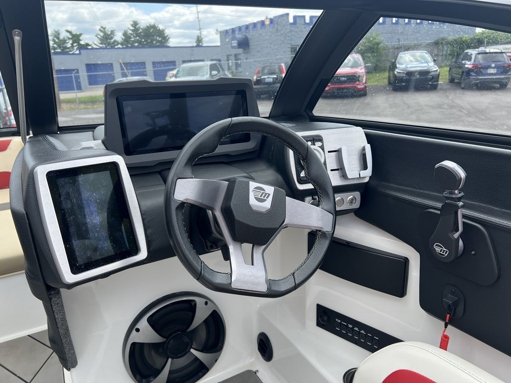 2021 Malibu Boats 22 LSV