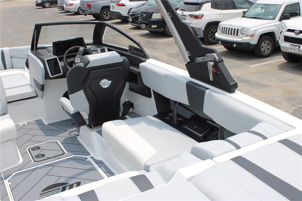2023 Malibu 22 LSV