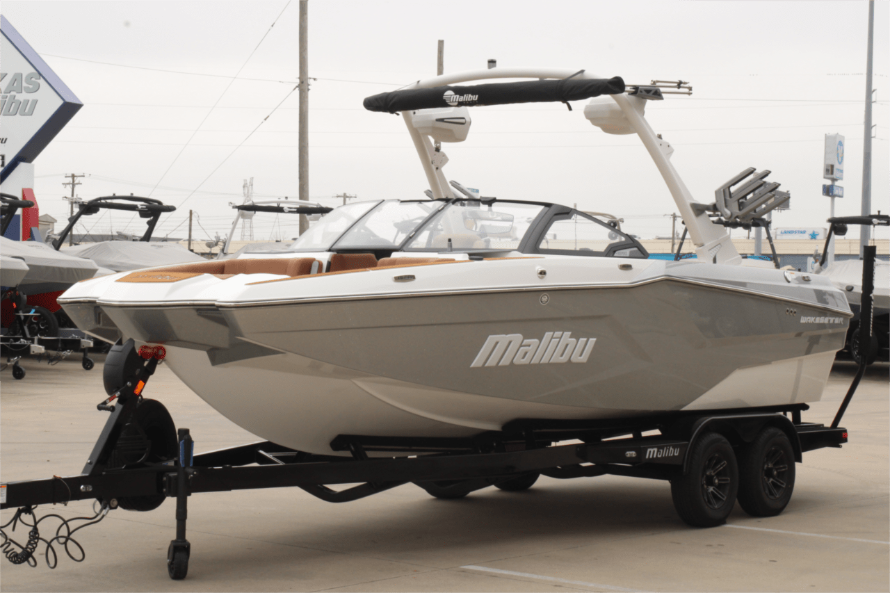 2025 Malibu 22 MXZ