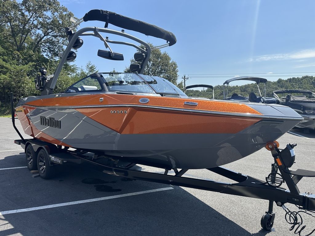 2024 Malibu Boats 23 LSV
