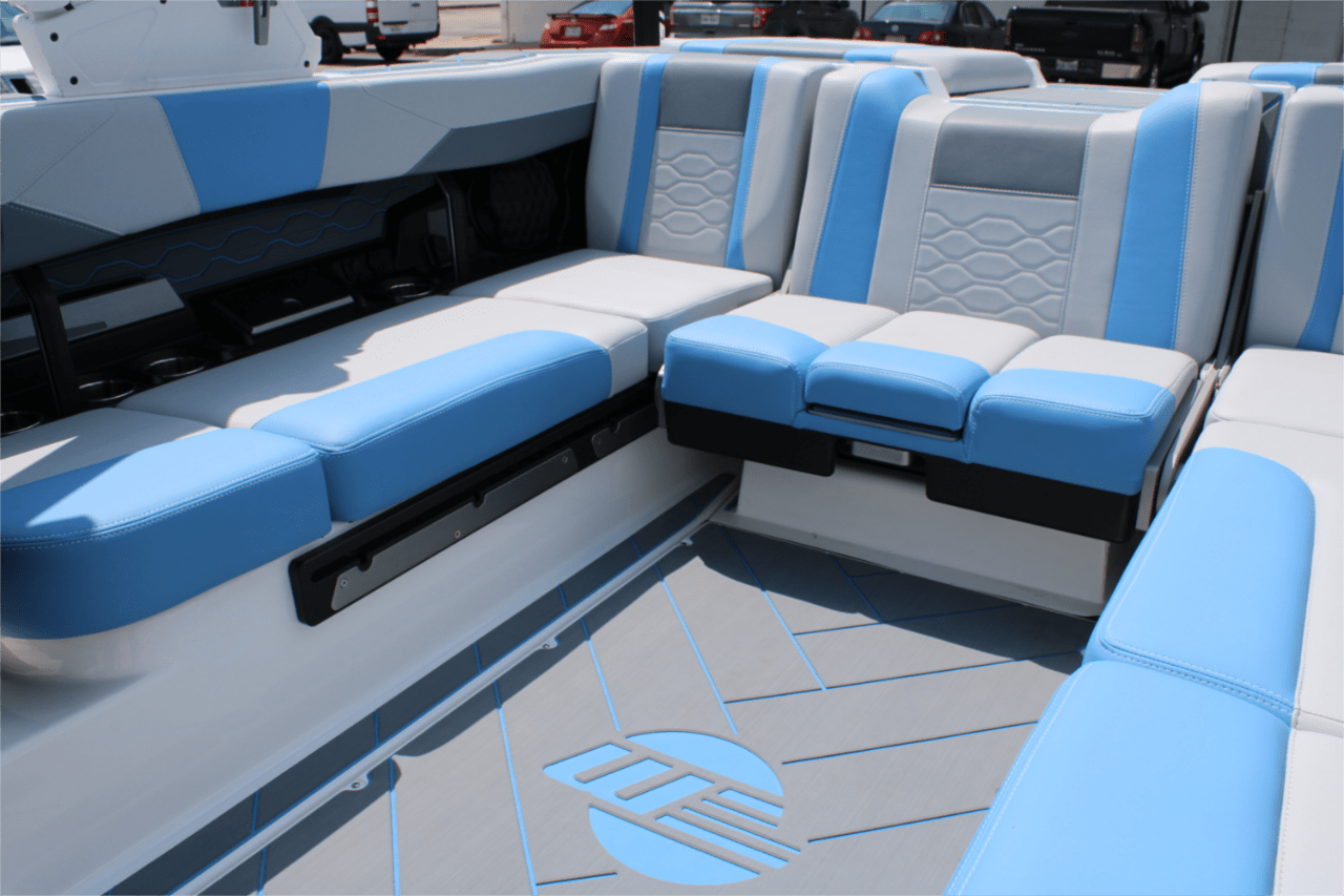 2025 Malibu 23 LSV