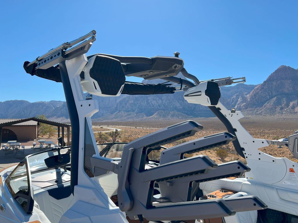 2025 Malibu Boats 25 LSV