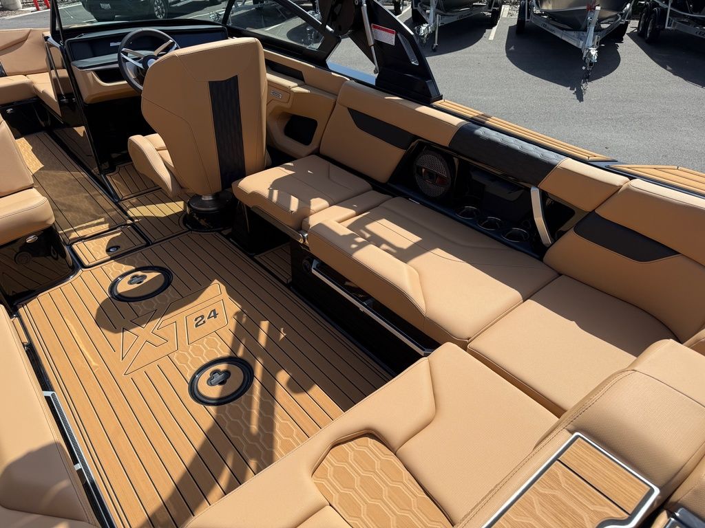 2025 MasterCraft XT24
