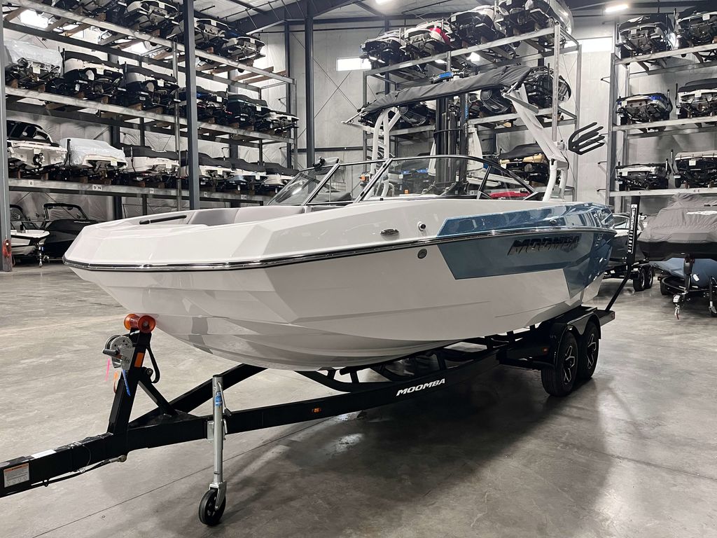 2025 MOOMBA Max