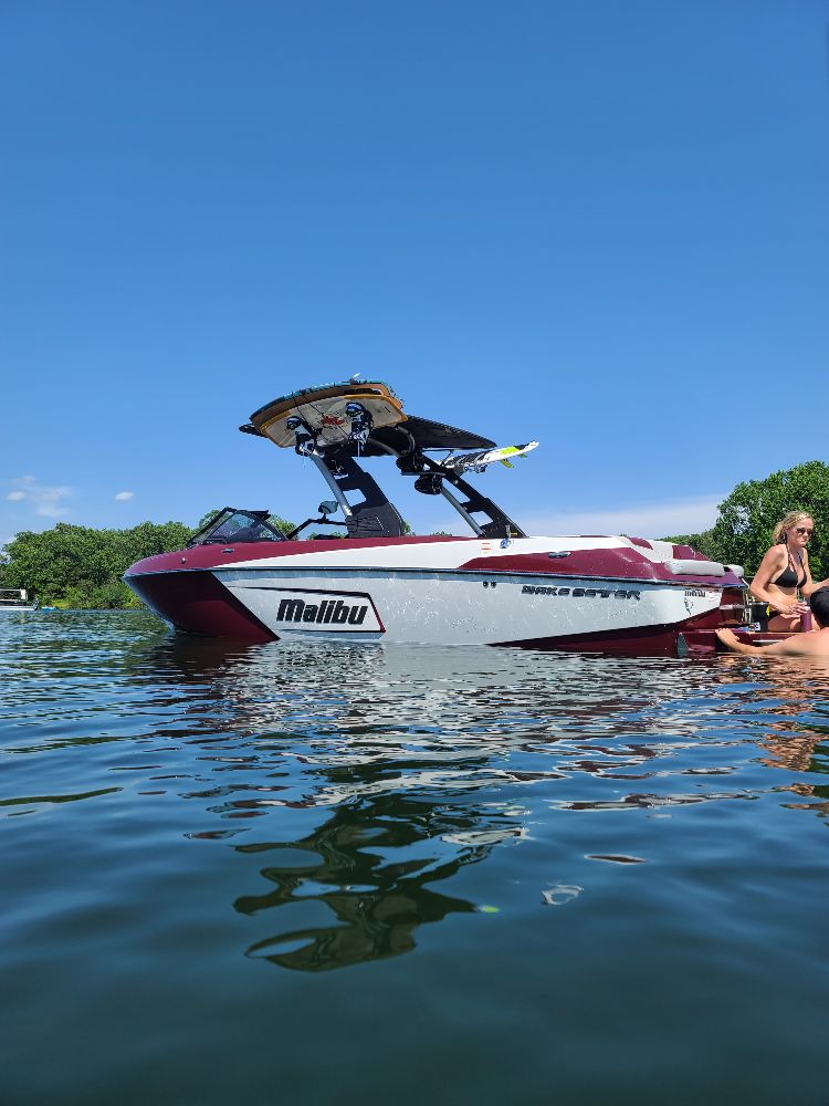 2018 Malibu 23 LSV