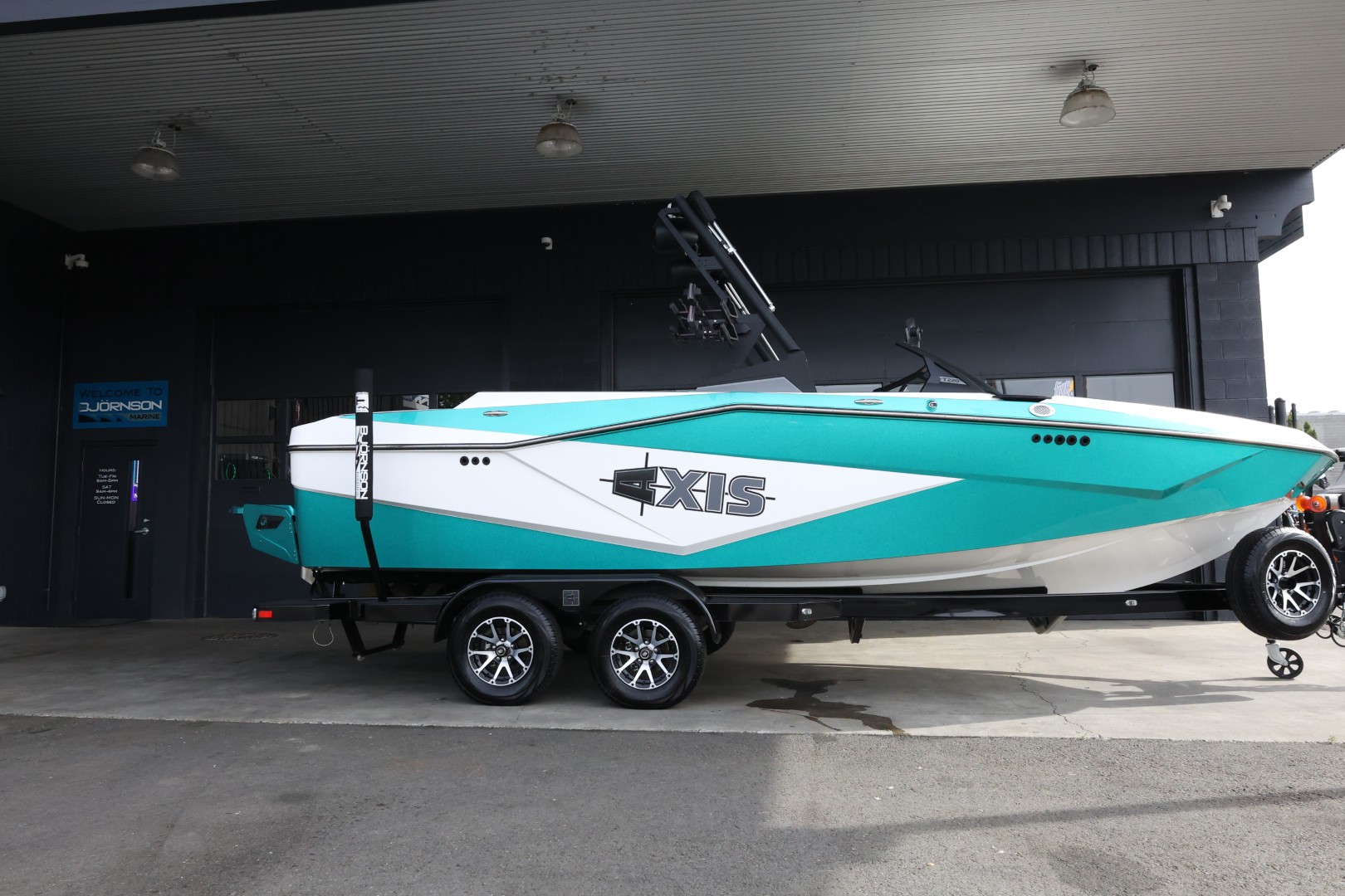 boat.Title
