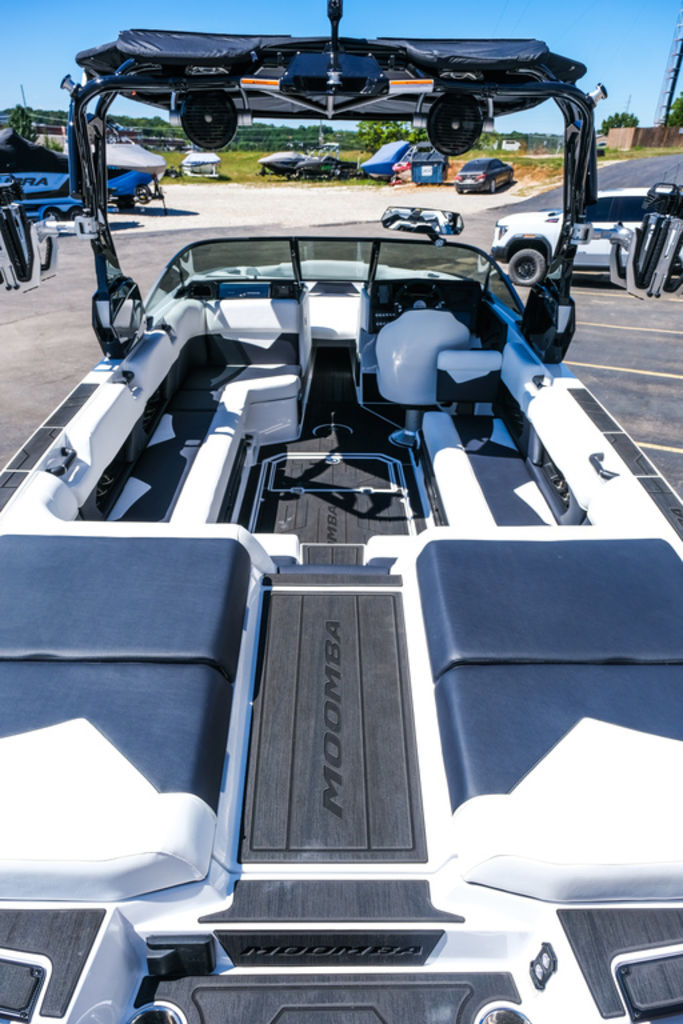2025 MOOMBA MAKAI