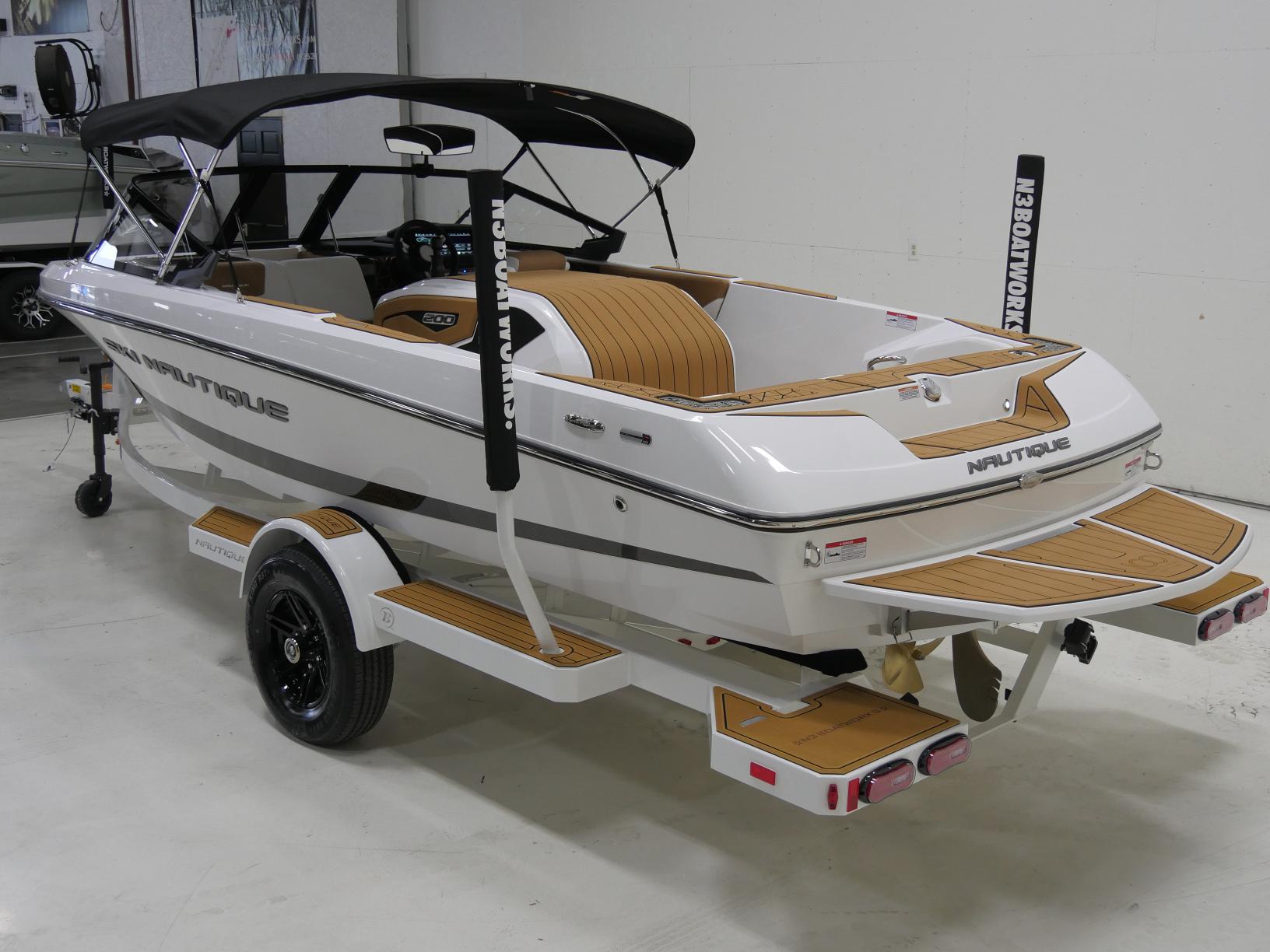 2025 Nautique 200