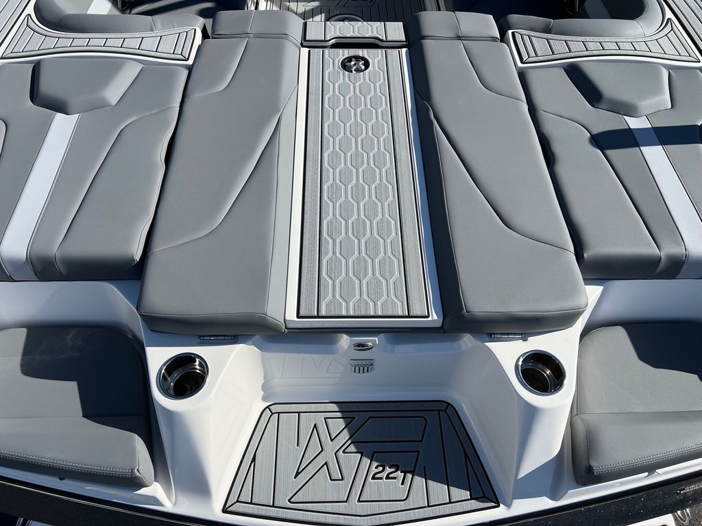 2024 MasterCraft XT22 T