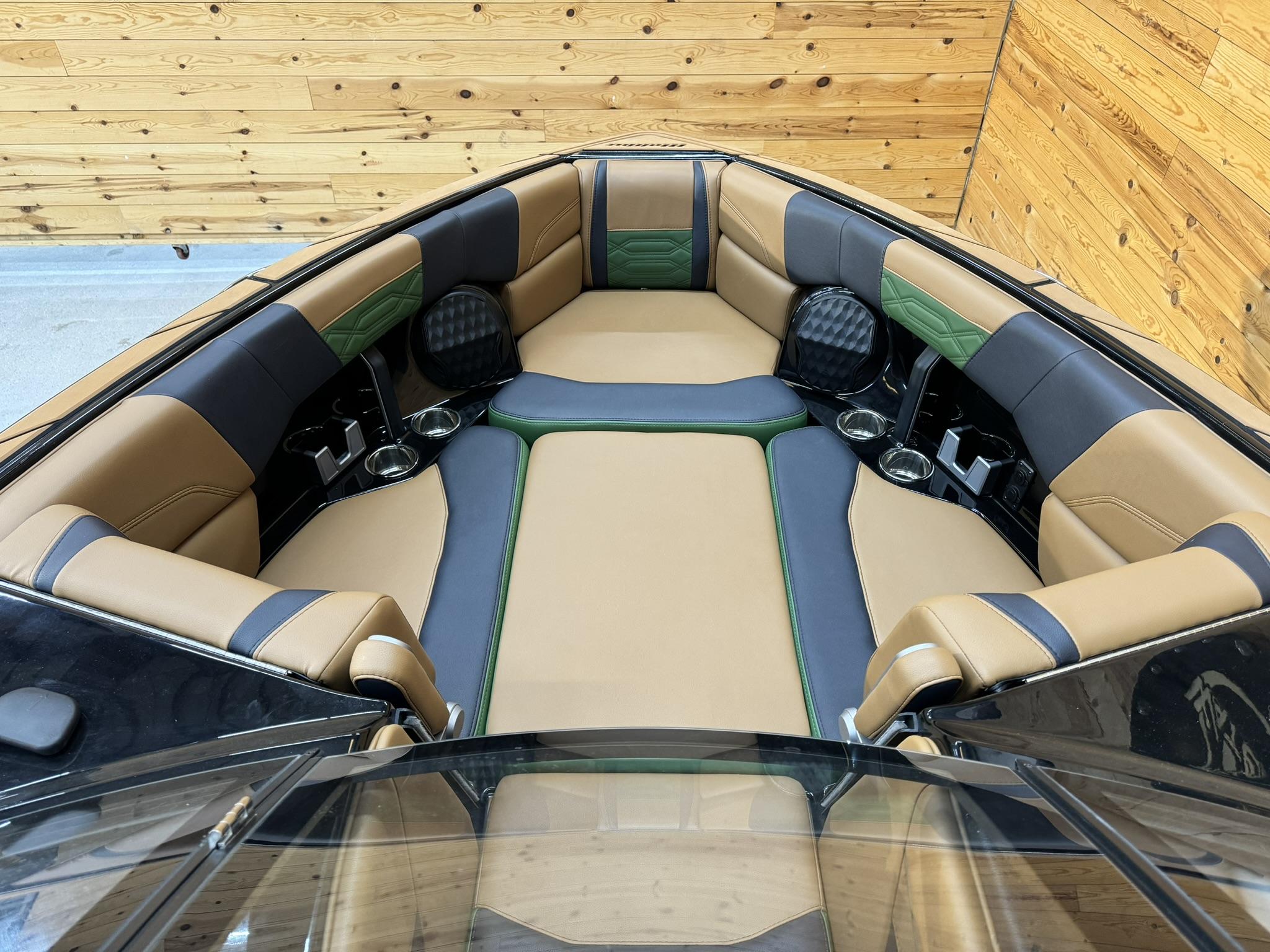 2023 Malibu 25 LSV **LOADED w/ ONLY 50 HOURS**