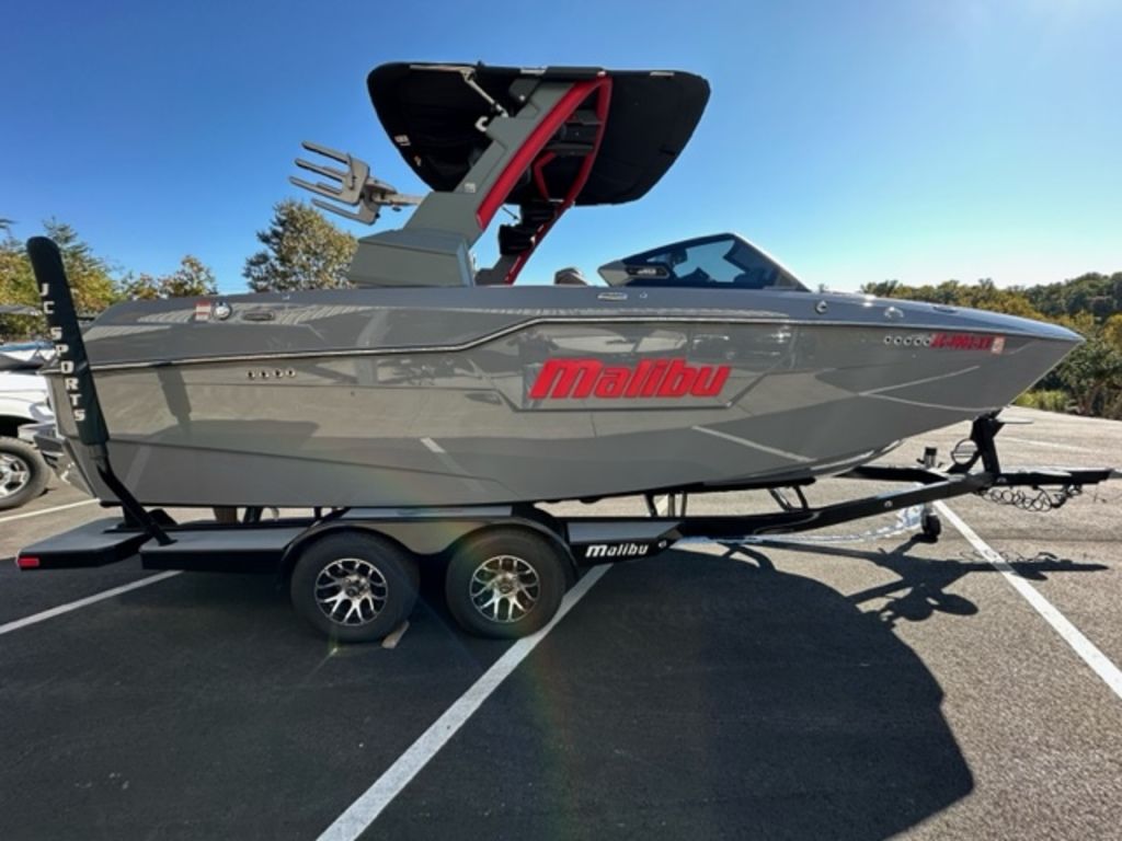 2022 Malibu Boats M220