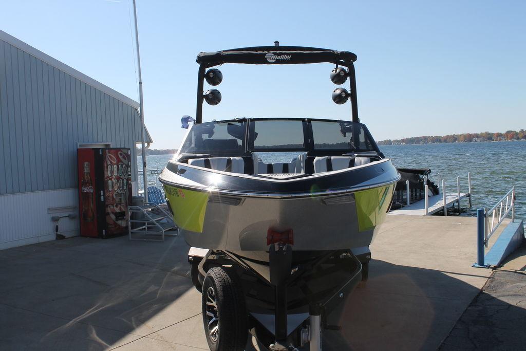 2023 Malibu 22 LSV