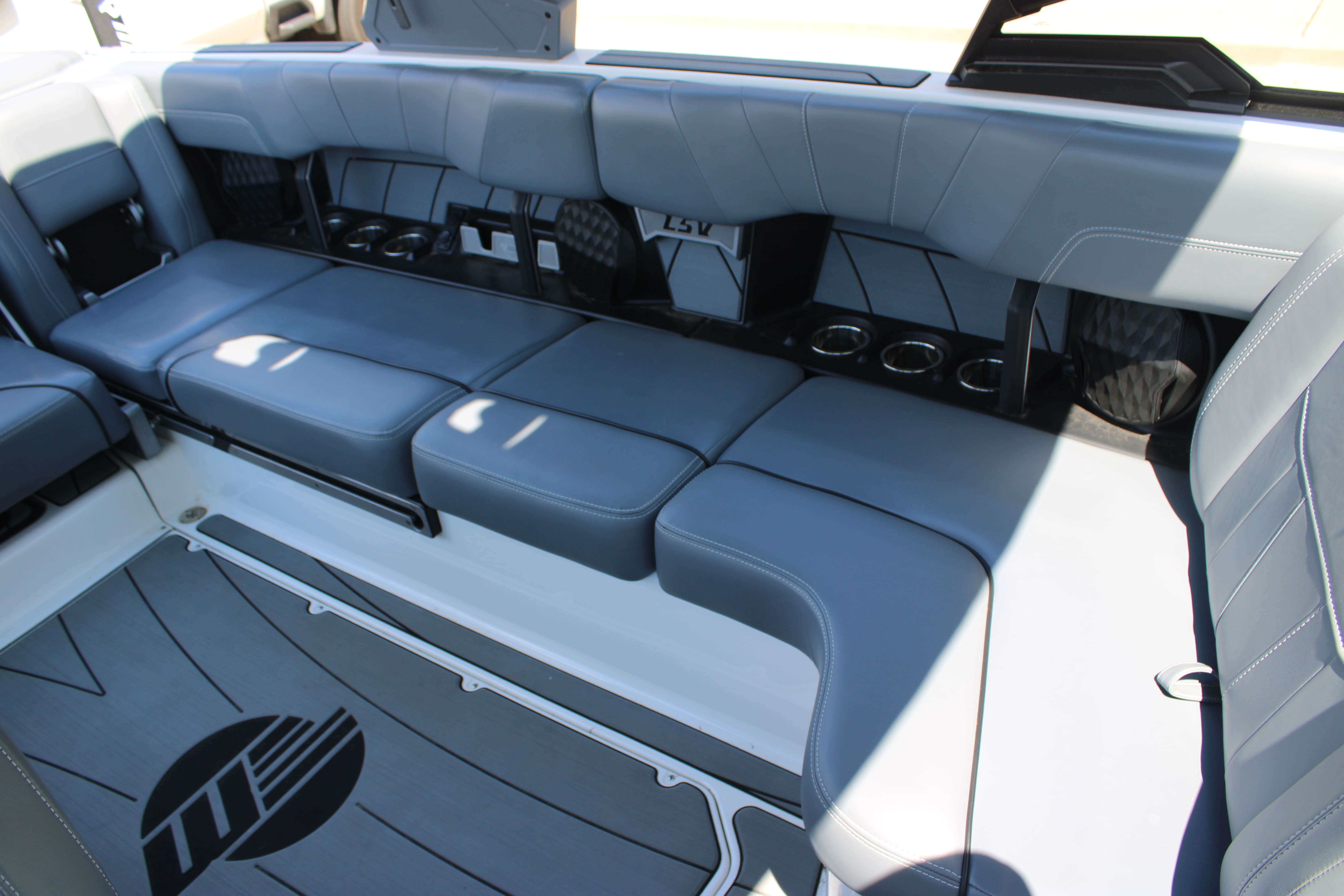 2022 Malibu 23 LSV