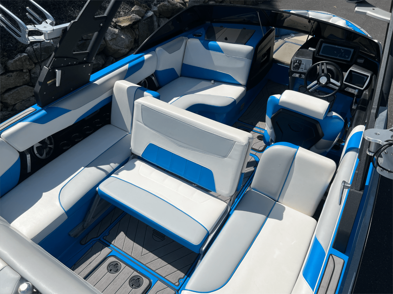 2019 Malibu 23 LSV