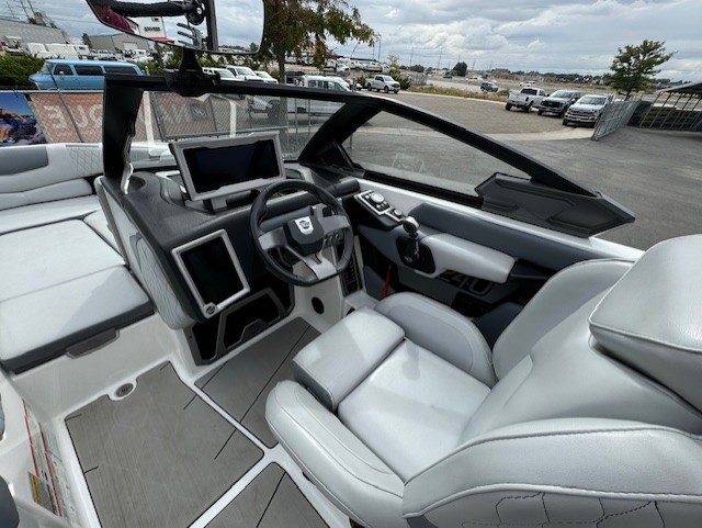 2021 Malibu M240