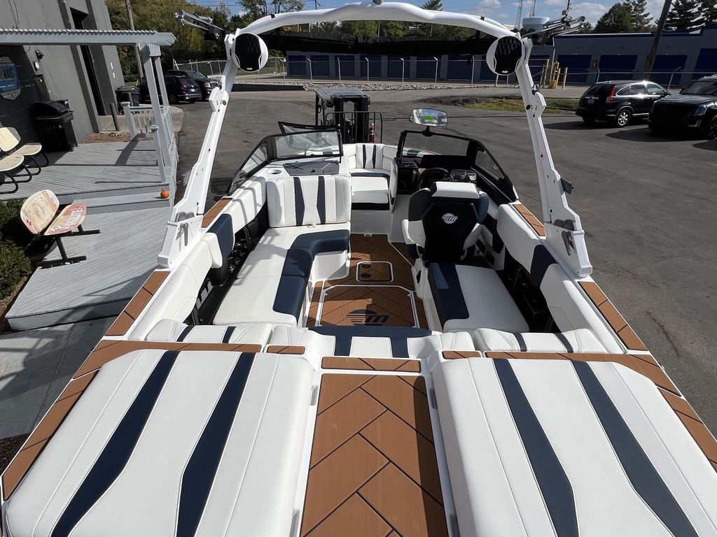 2025 Malibu Boats 22 LSV