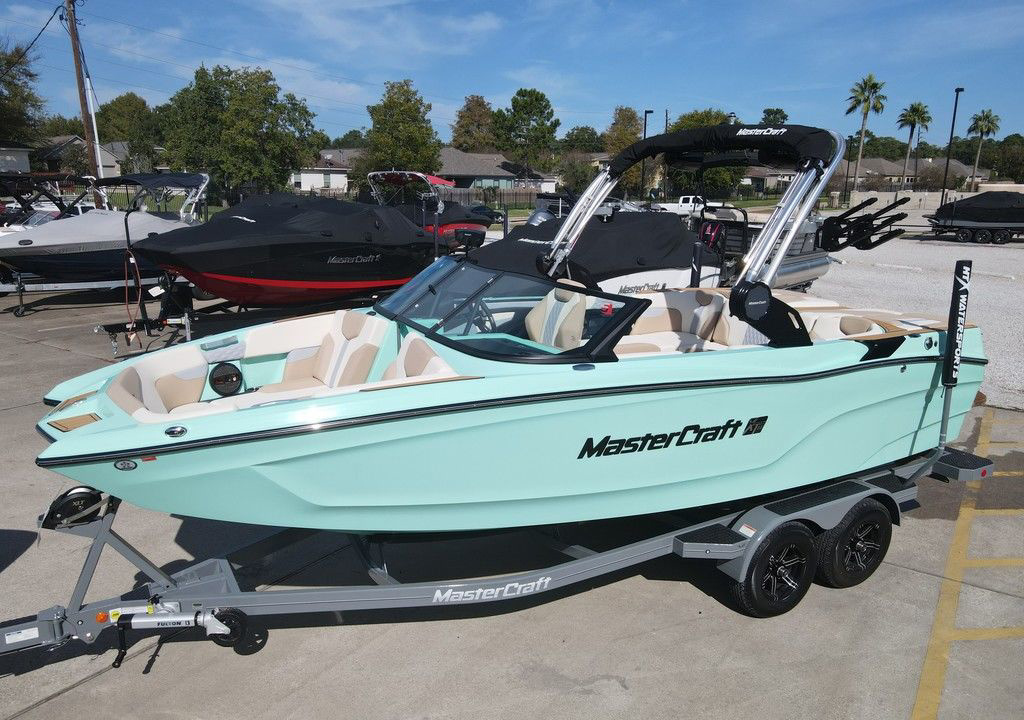 2023 MasterCraft XT22