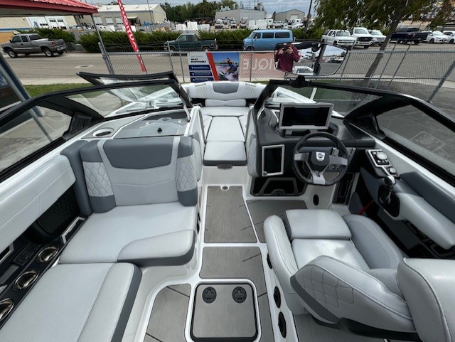 2021 Malibu M240