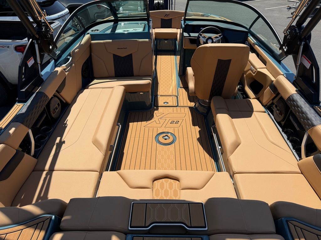 2025 MasterCraft XT22
