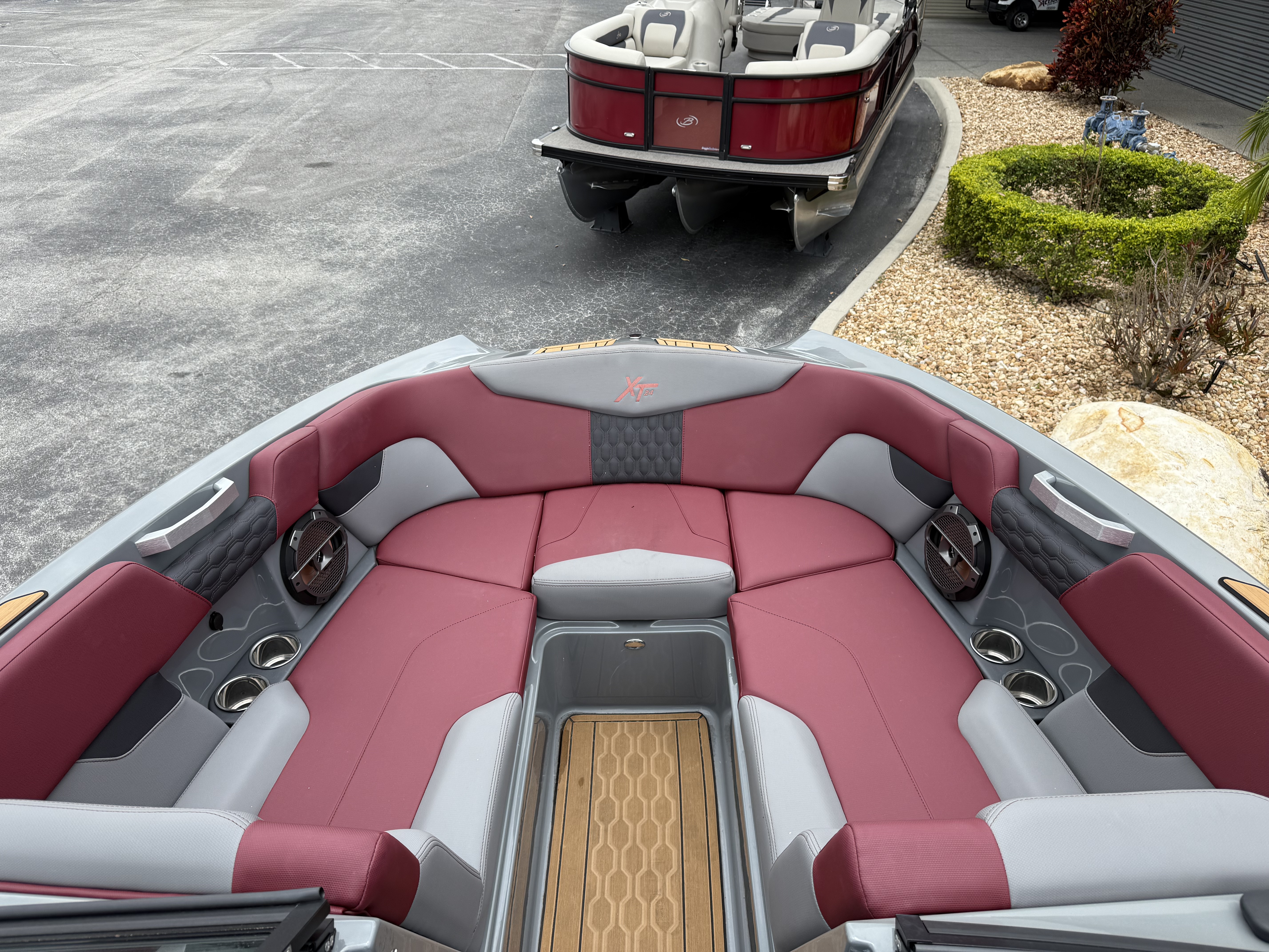 2022 MasterCraft XT24