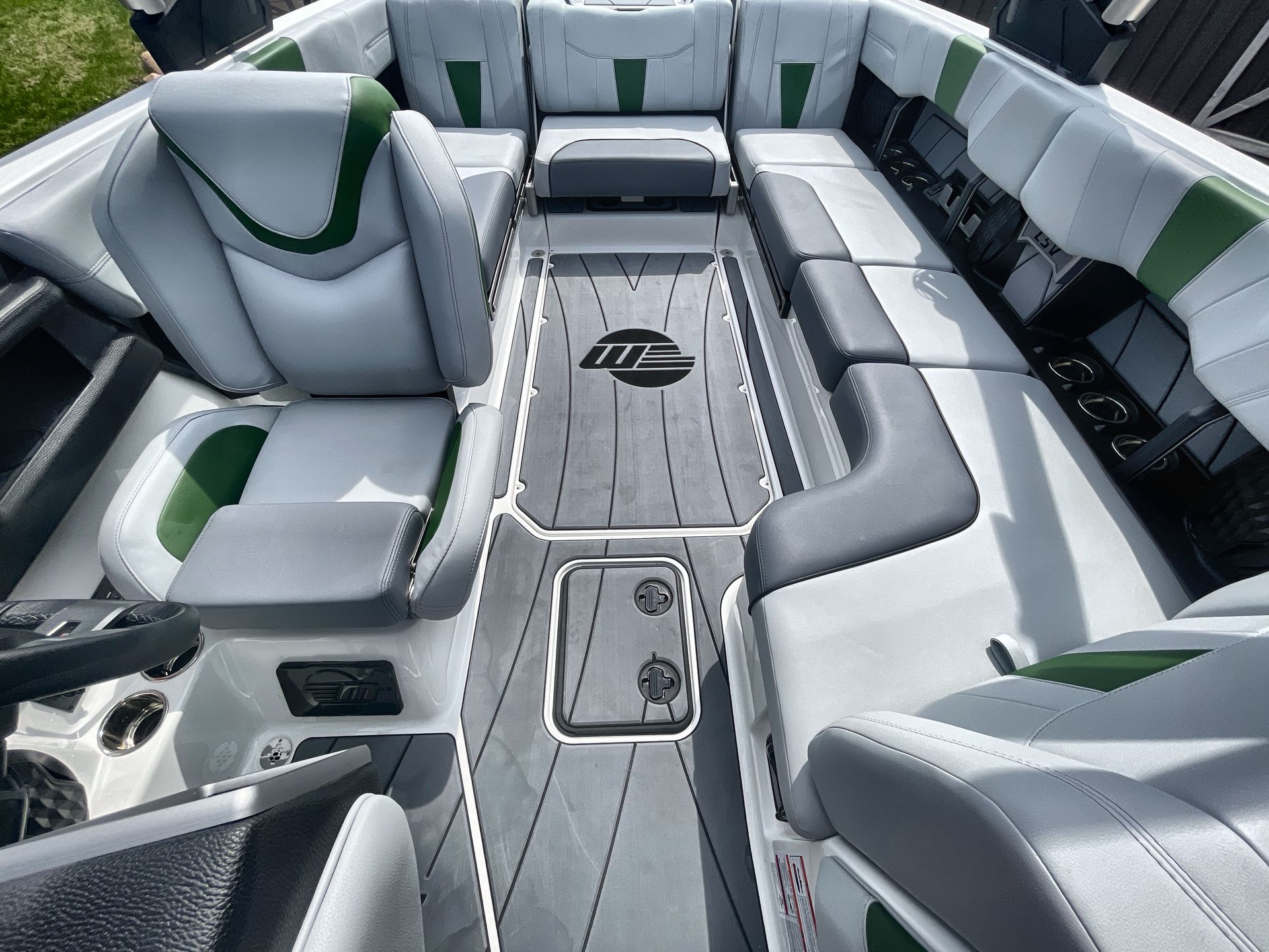 2023 Malibu 23 LSV