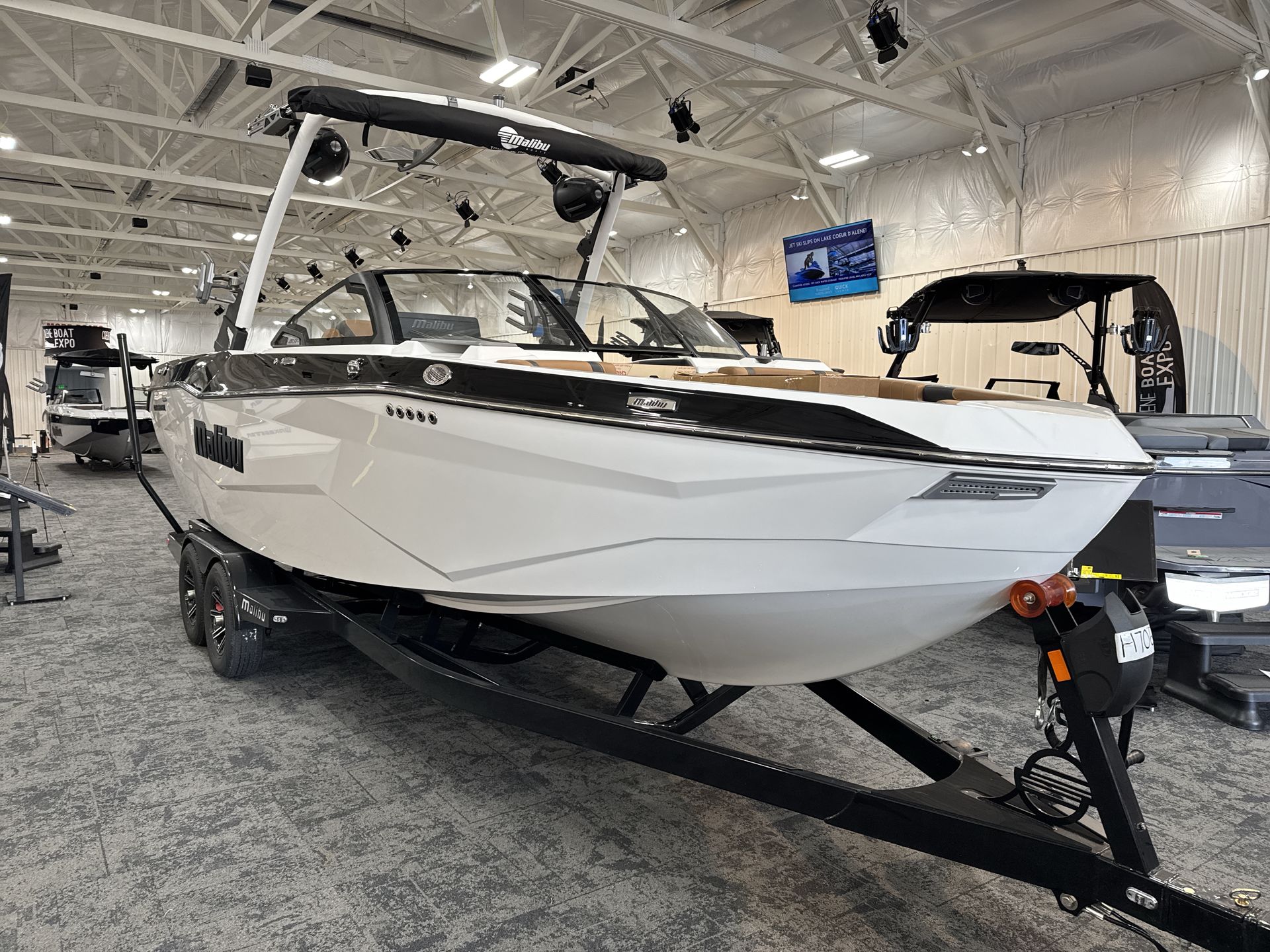2025 Malibu 25 LSV
