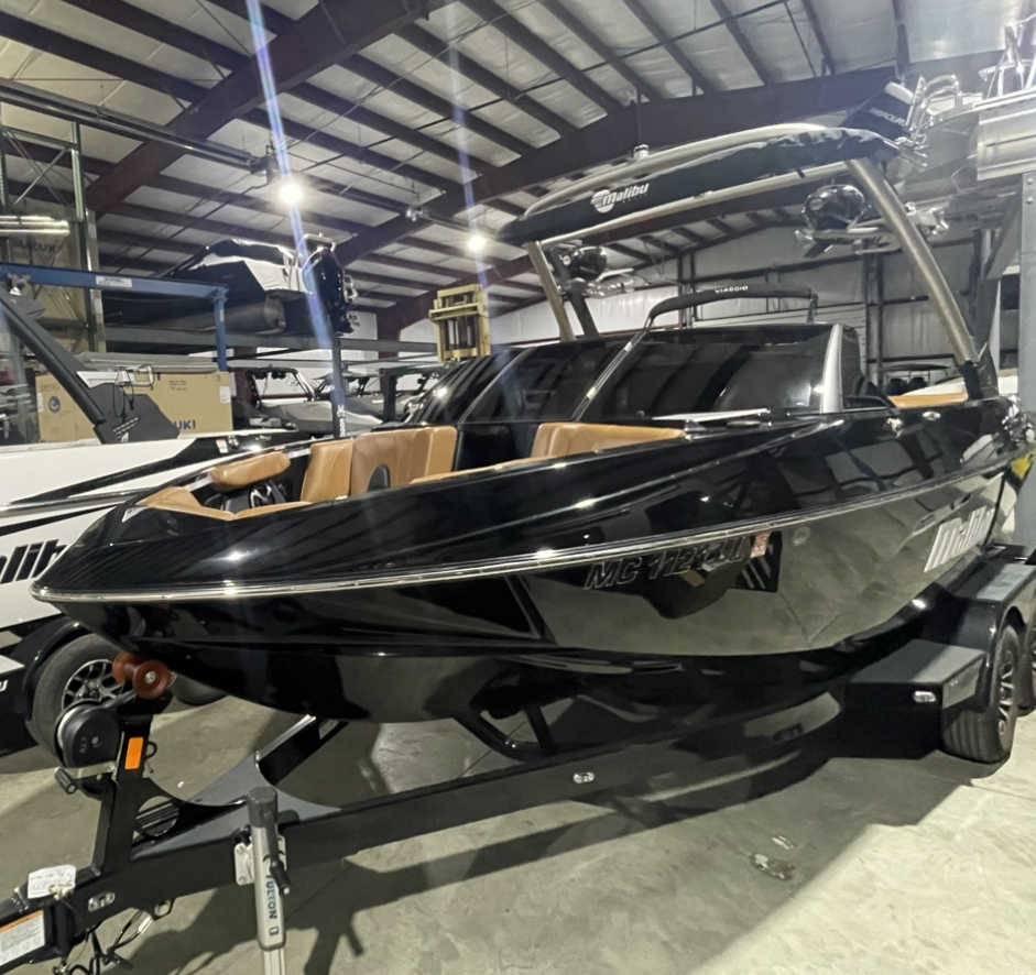 2020 Malibu 21 VLX Wakesetter - New Arrival!