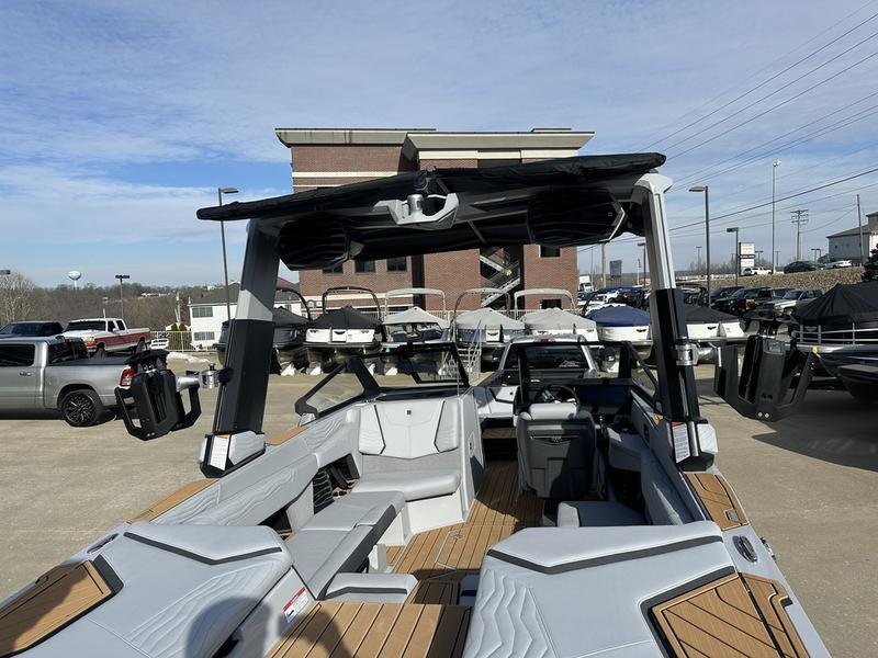 2025 Nautique G23
